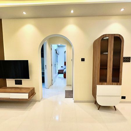 Peacock Palace 2Bhk Modern Ac Flat In Baner Poona Buitenkant foto
