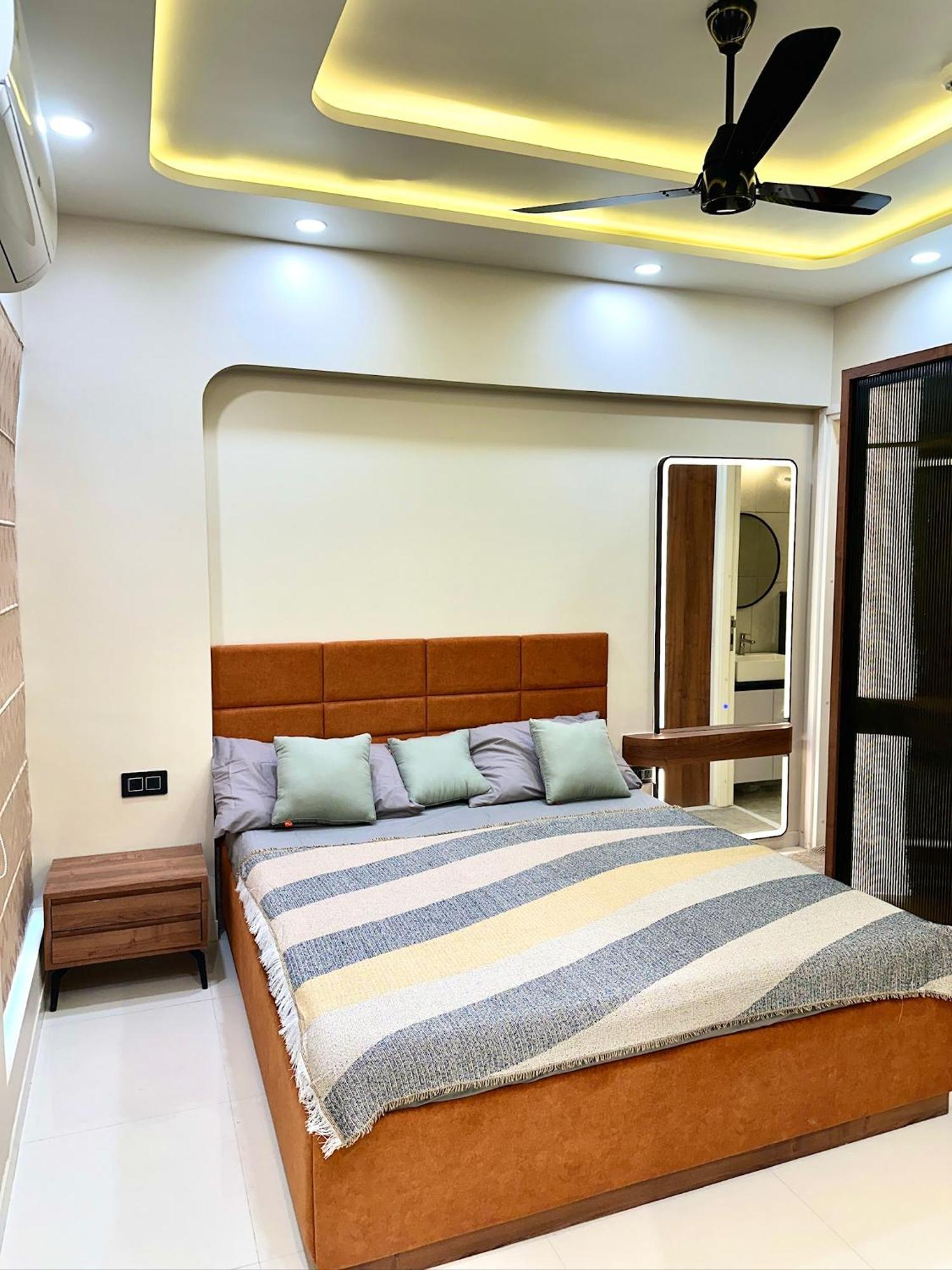 Peacock Palace 2Bhk Modern Ac Flat In Baner Poona Buitenkant foto